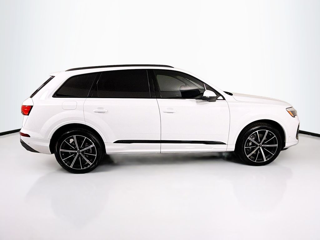 Thumbnail: 2026 Audi Q7 - 4