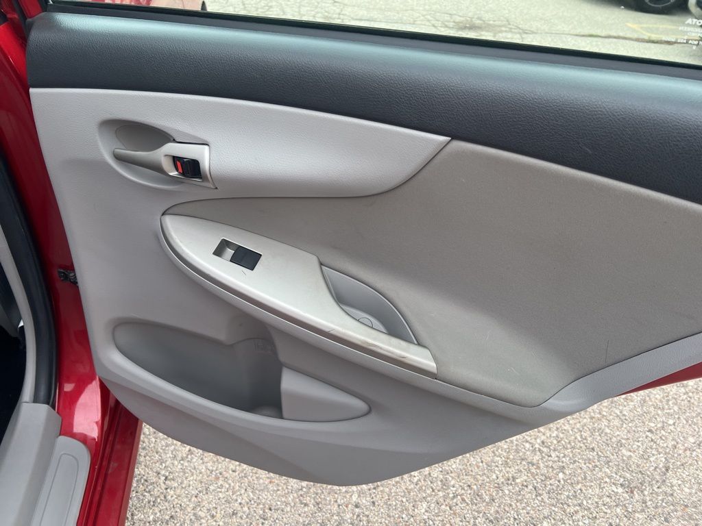 2013 Toyota Corolla L photo
