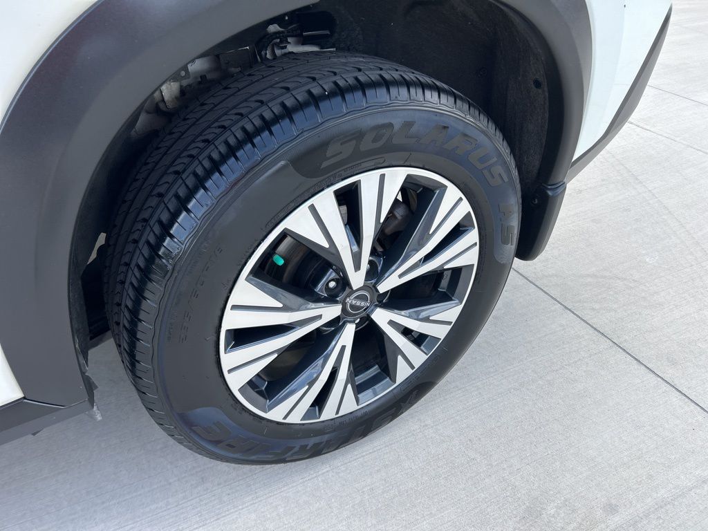 2023 Pearl White Tricoat Nissan Rogue SV FWD SUV