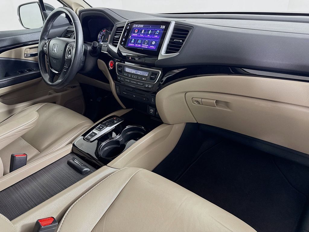 Thumbnail: 2017 Honda Pilot - 29