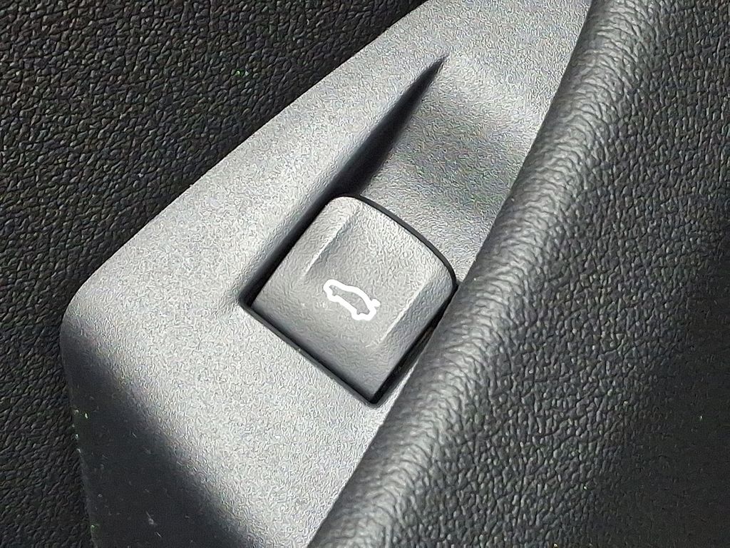 Thumbnail: 2023 BMW 8 Series - 27