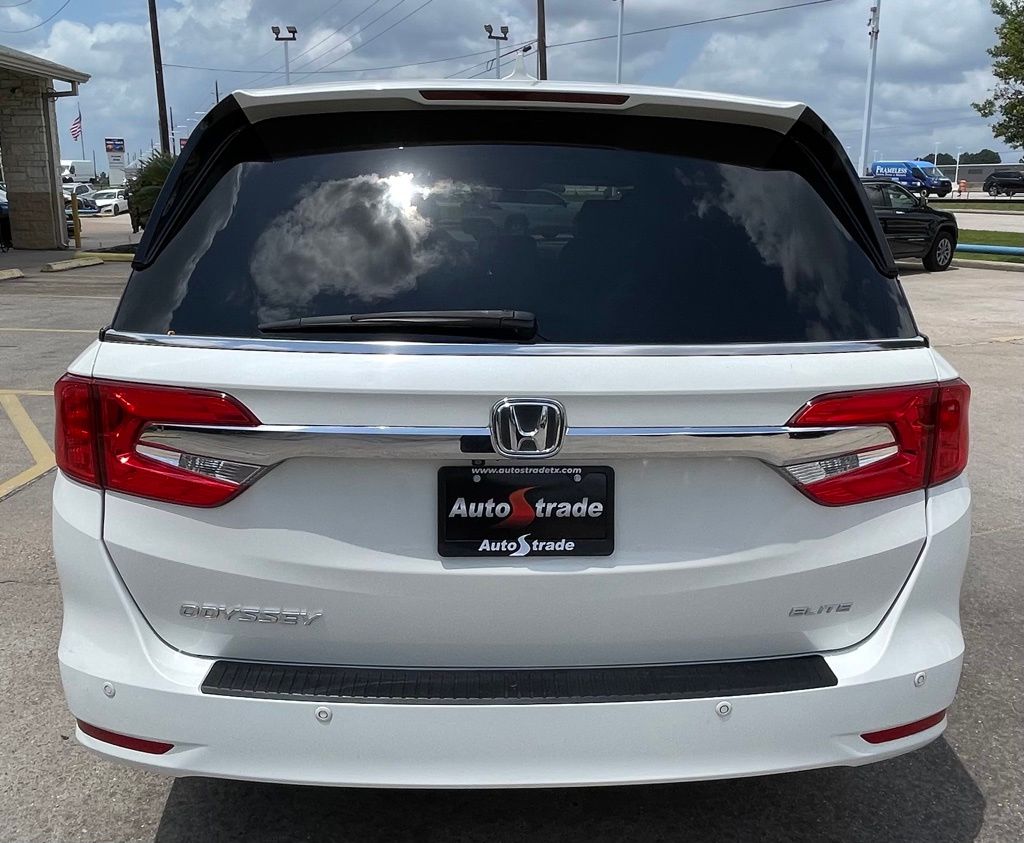 2018 Honda Odyssey Elite White at Community Honda