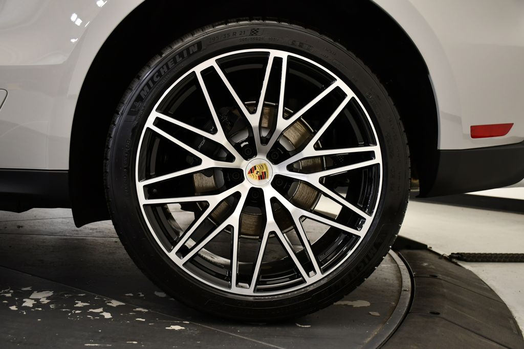 Thumbnail: 2026 Porsche Macan - 17