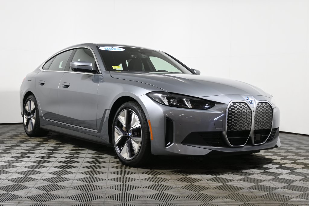 Thumbnail: 2025 BMW i4 - 9