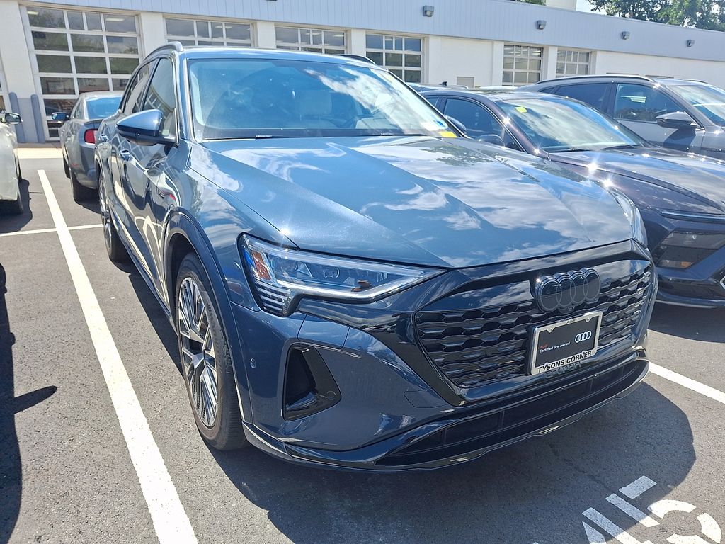 Thumbnail: 2024 Audi Q8 e-tron - 3
