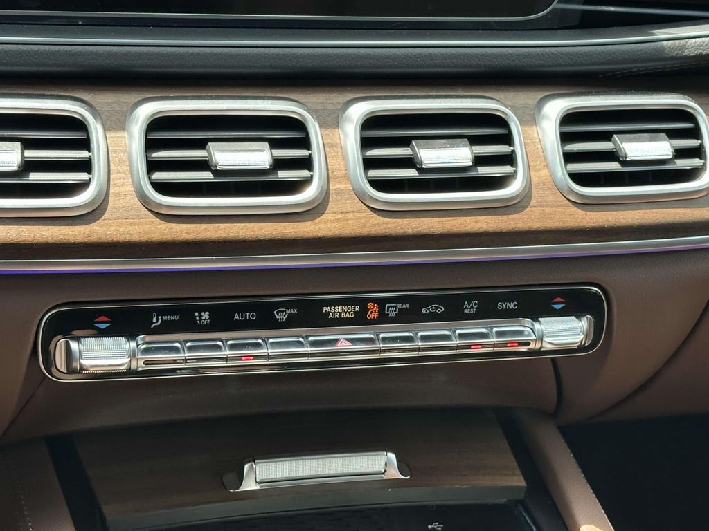 2025 Mercedes-Benz GLS 450 4MATIC 12