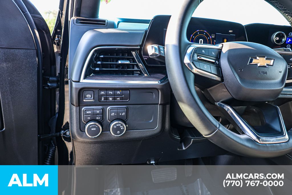 Used 2025 Black Chevrolet LT image 27