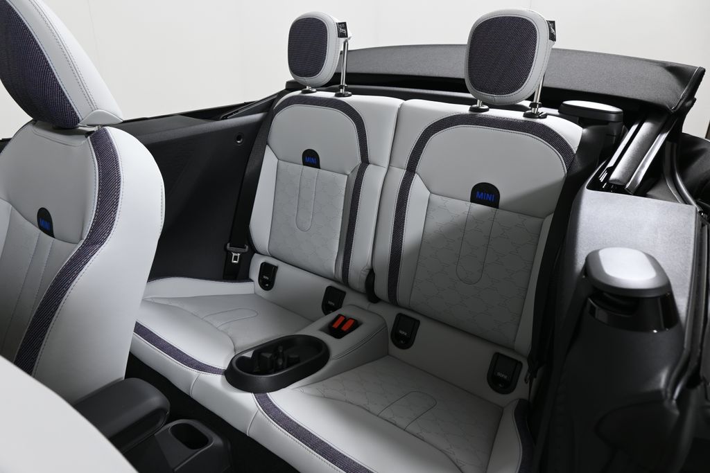 Thumbnail: 2026 MINI Cooper - 30