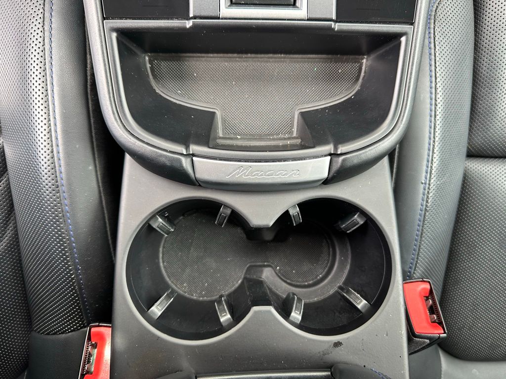 Thumbnail: 2023 Porsche Macan - 24