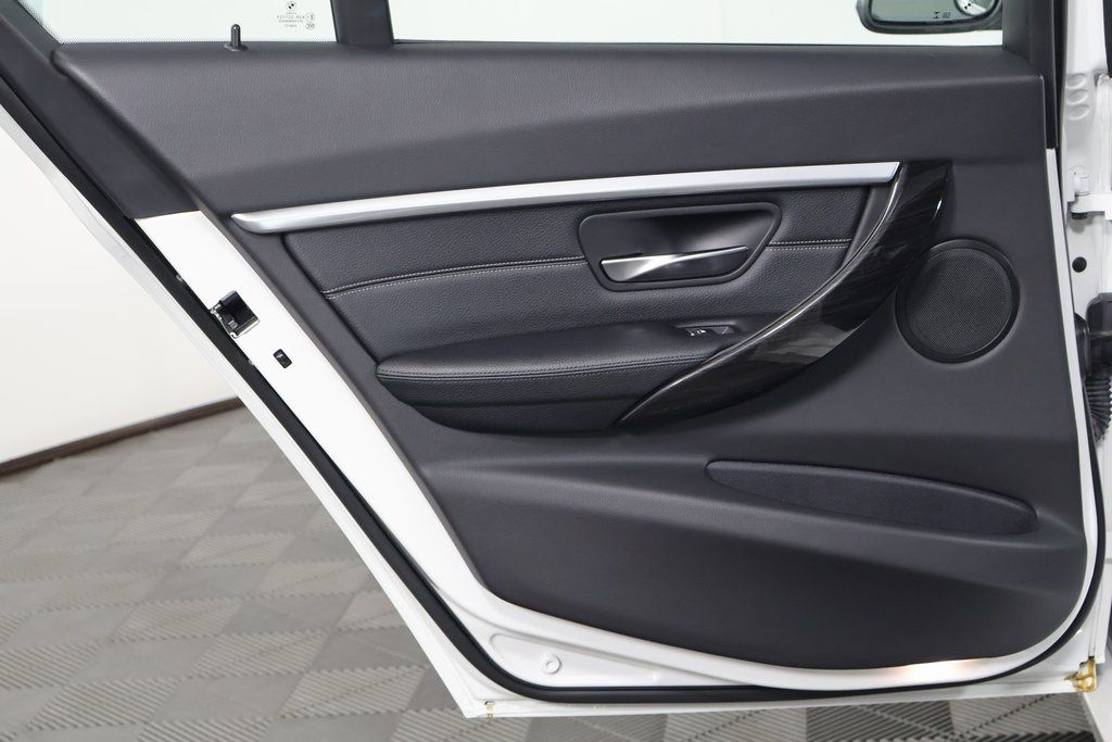 Thumbnail: 2017 BMW 3 Series - 13