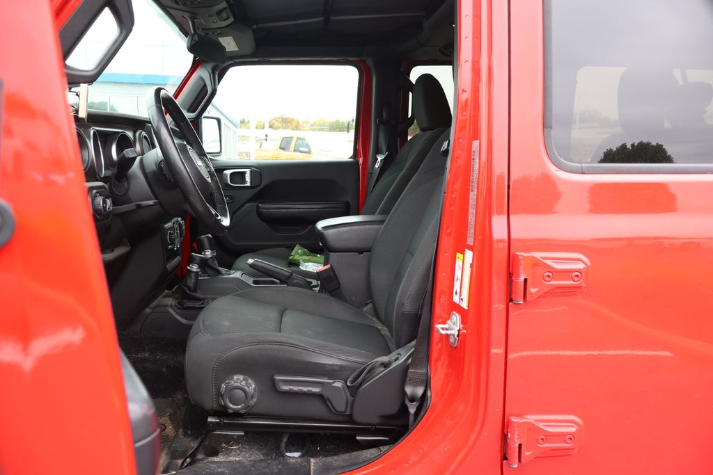 Thumbnail: 2019 Jeep Wrangler - 14