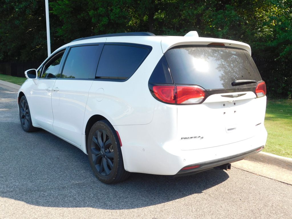 Thumbnail: 2019 Chrysler Pacifica - 3
