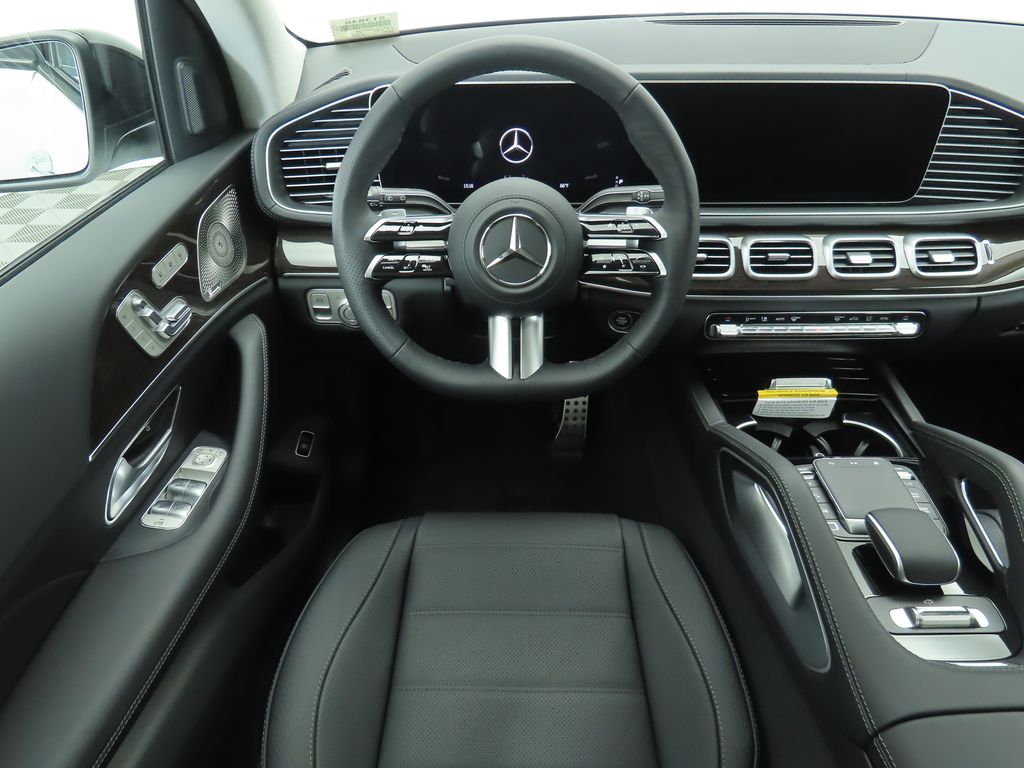 2025 Mercedes-Benz GLS 450 4MATIC 10