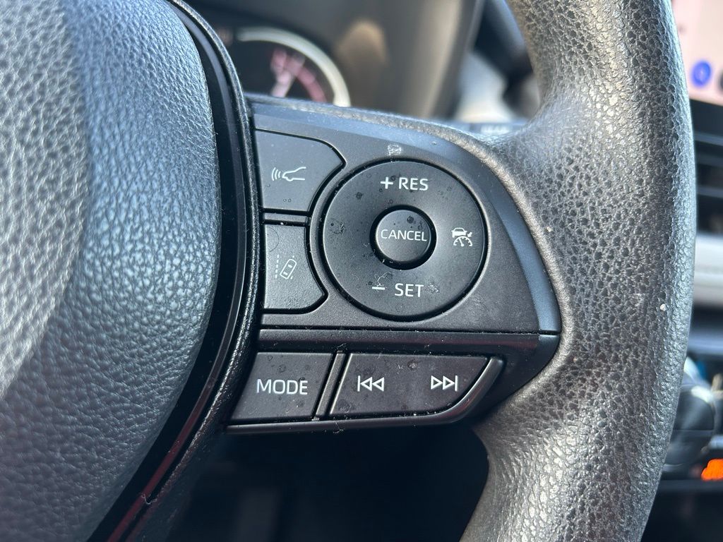 2023 Toyota RAV4 XLE 19