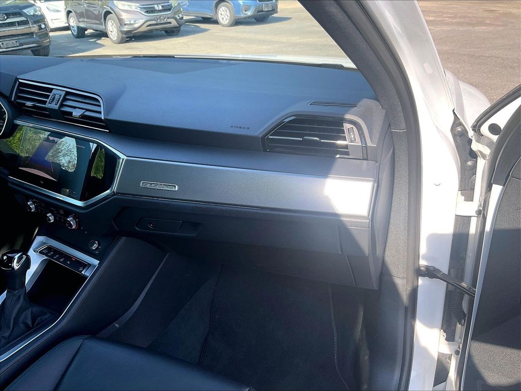 2025 Audi Q3 — photo 10