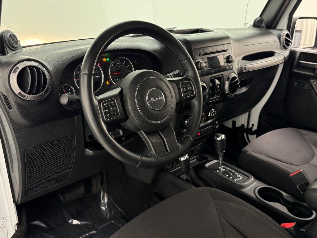 Thumbnail: 2014 Jeep Wrangler - 18