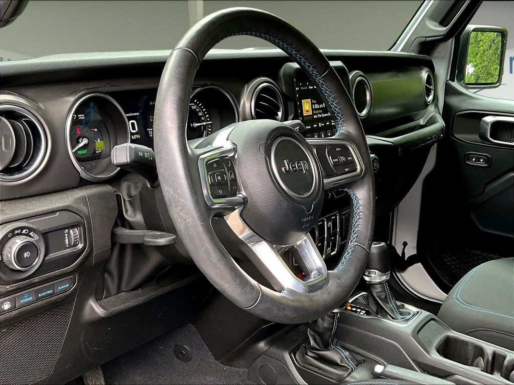 2023 Jeep Wrangler — photo 12