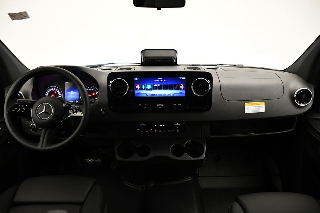 Thumbnail: 2025 Mercedes-Benz Sprinter - 14