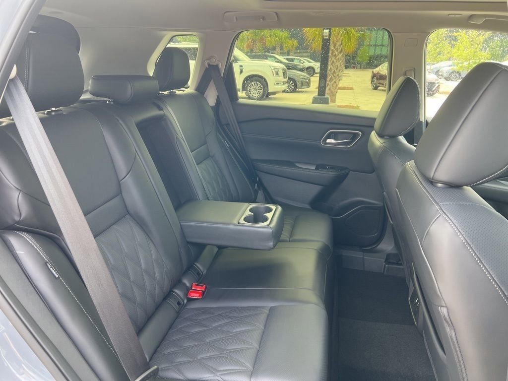 2025 Boulder Gray Pearl Nissan Rogue Platinum FWD SUV