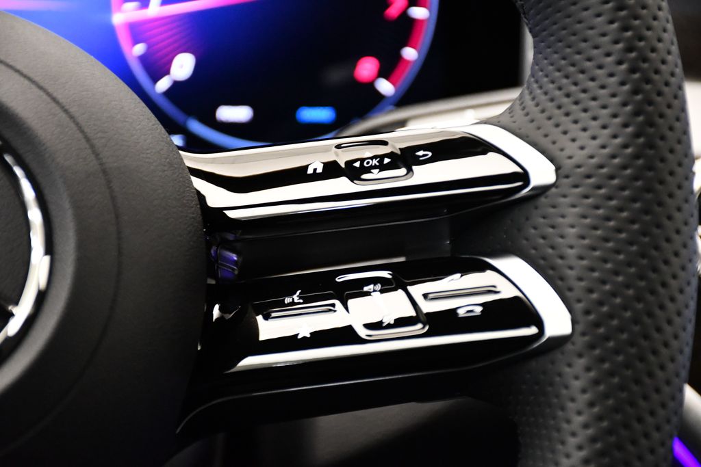 Thumbnail: 2025 Mercedes-Benz GLC - 23