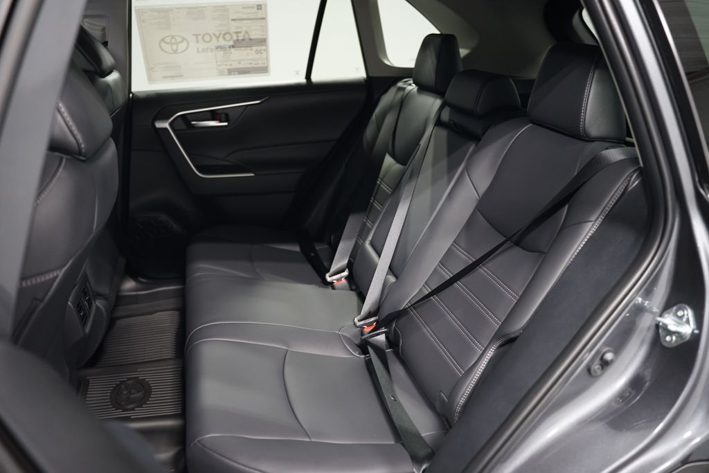 2025 Toyota RAV4 XLE Premium 30