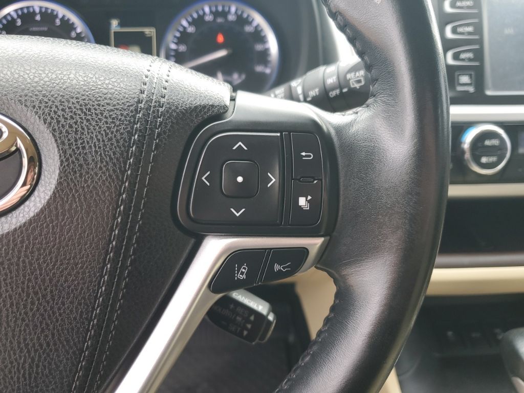 Used Car 2017 Toyota Highlander  Limited For Sale Under $25,000 In Austin, Texas