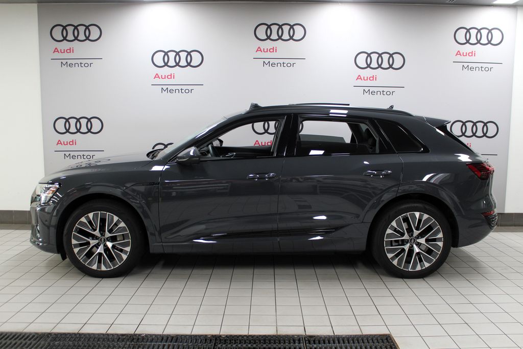 Thumbnail: 2024 Audi Q8 e-tron - 3