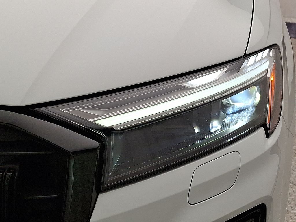 Thumbnail: 2025 Audi Q7 - 9