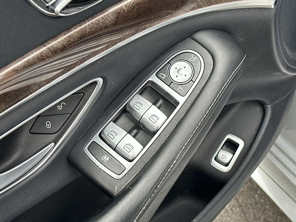 Thumbnail: 2020 Mercedes-Benz S-Class - 32