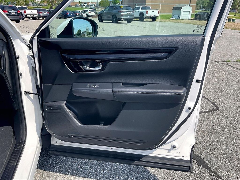 2025 Honda CR-V — photo 12