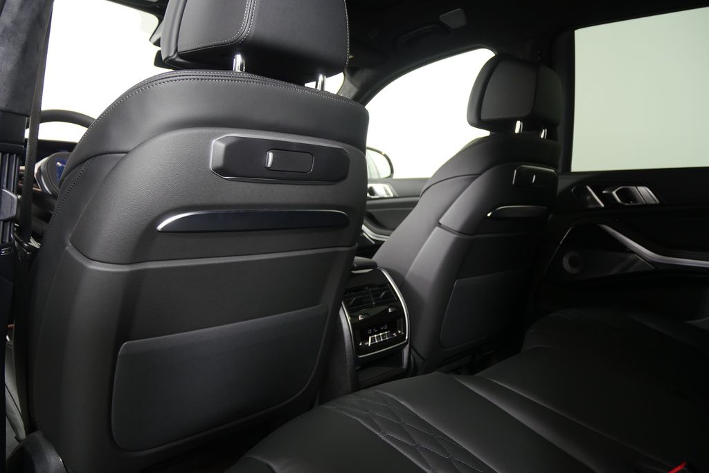 Thumbnail: 2026 BMW X7 - 20