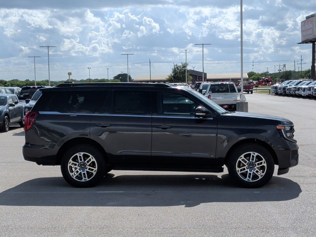 2026 Ford Expedition Active - 8