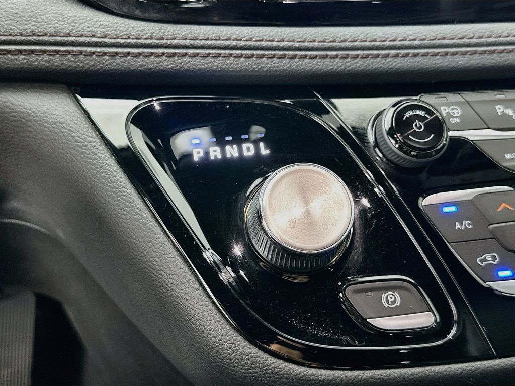 Thumbnail: 2020 Chrysler Pacifica - 17