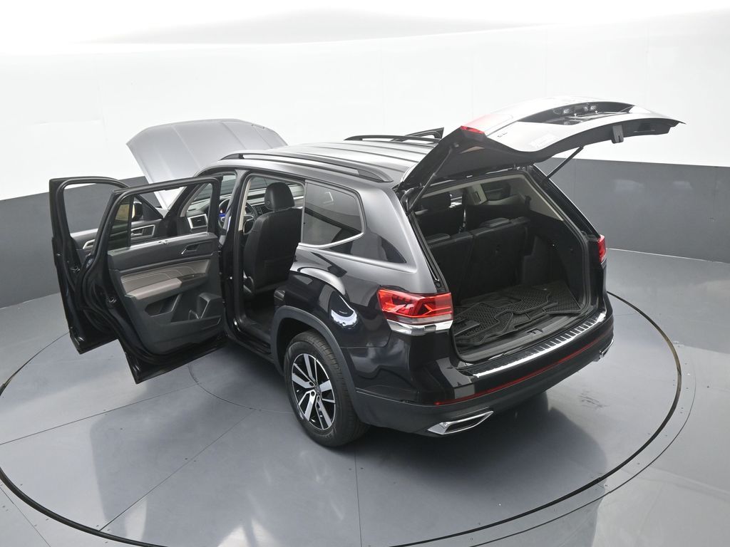 Used 2022 Deep Black Volkswagen 2.0T SE image 67