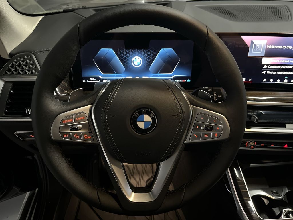 Thumbnail: 2026 BMW X7 - 14