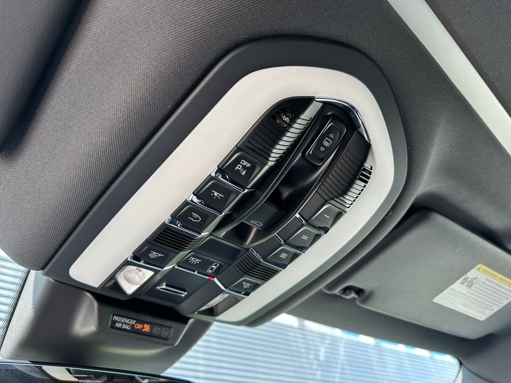 Thumbnail: 2026 Porsche Macan - 32