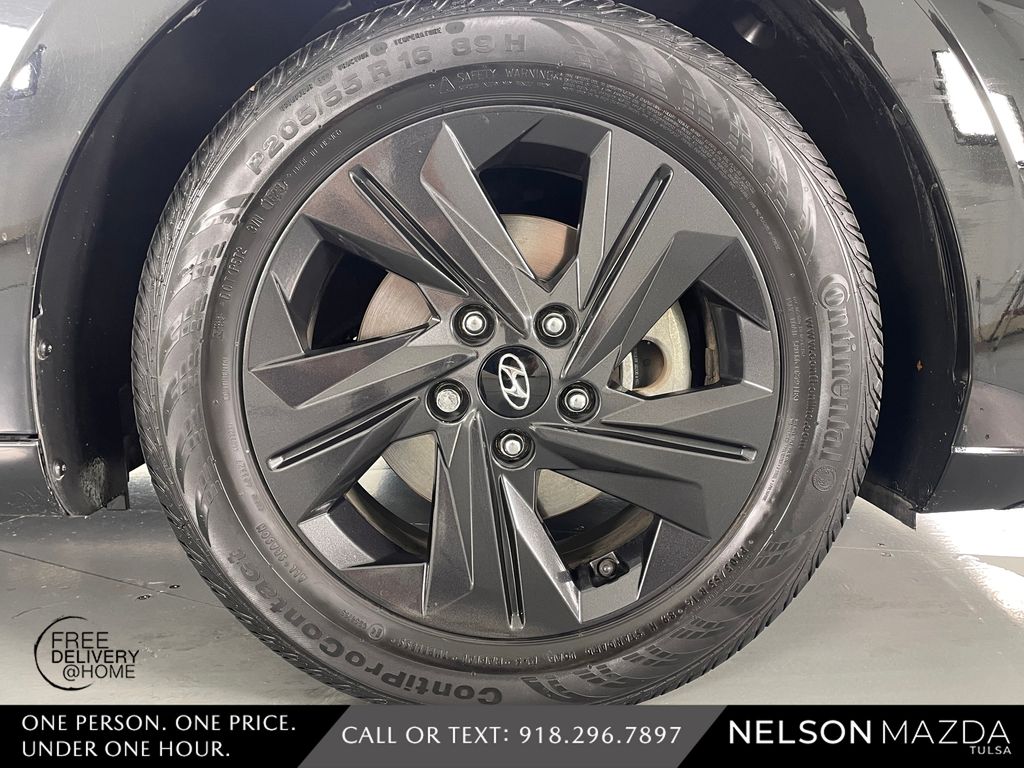 Used 2022 Black Hyundai SEL image 14