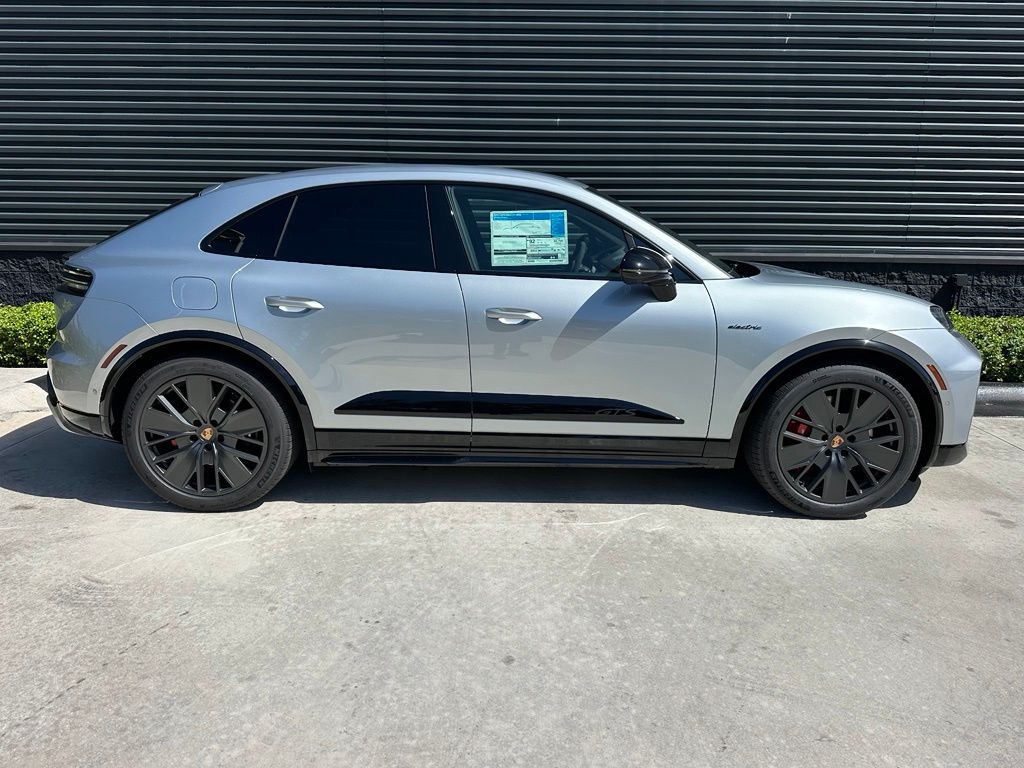 Thumbnail: 2026 Porsche Macan - 11