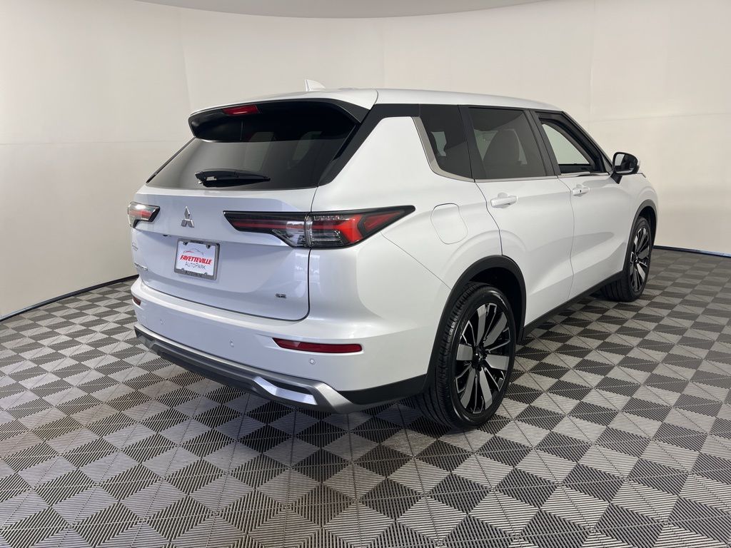 Thumbnail: 2025 Mitsubishi Outlander - 15