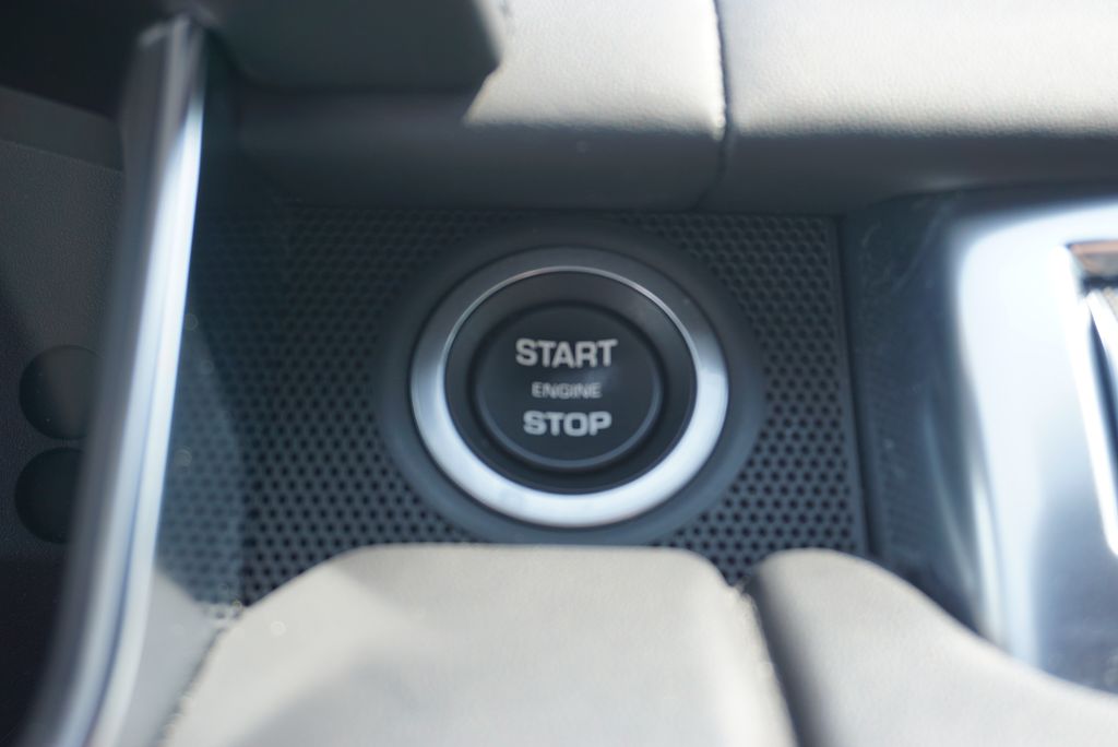 Thumbnail: 2020 Land Rover Range Rover Sport - 23