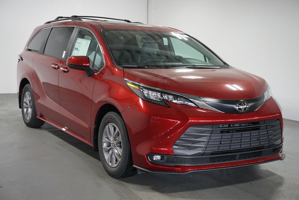 Thumbnail: 2026 Toyota Sienna - 3