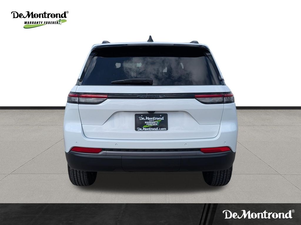 2026 Jeep Grand Cherokee Altitude White at Victoria Chrysler Dodge Jeep Ram