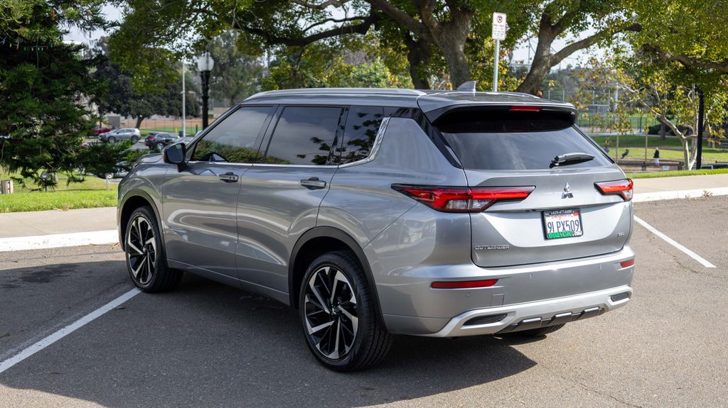 Used 2024 Mitsubishi Outlander SEL 4D Sport Utility