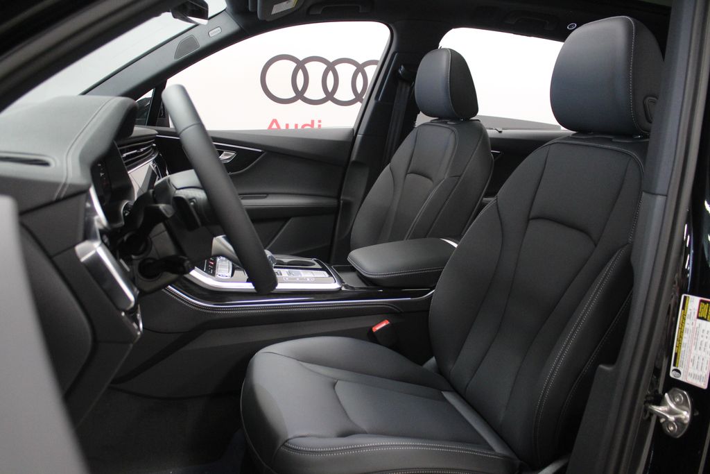 Thumbnail: 2026 Audi Q7 - 12