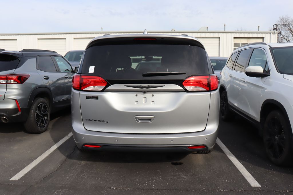 2019 Chrysler Pacifica  3