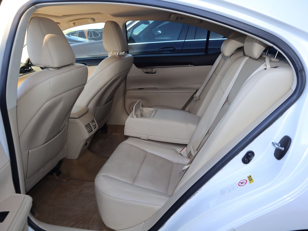 Thumbnail: 2013 Lexus ES - 9