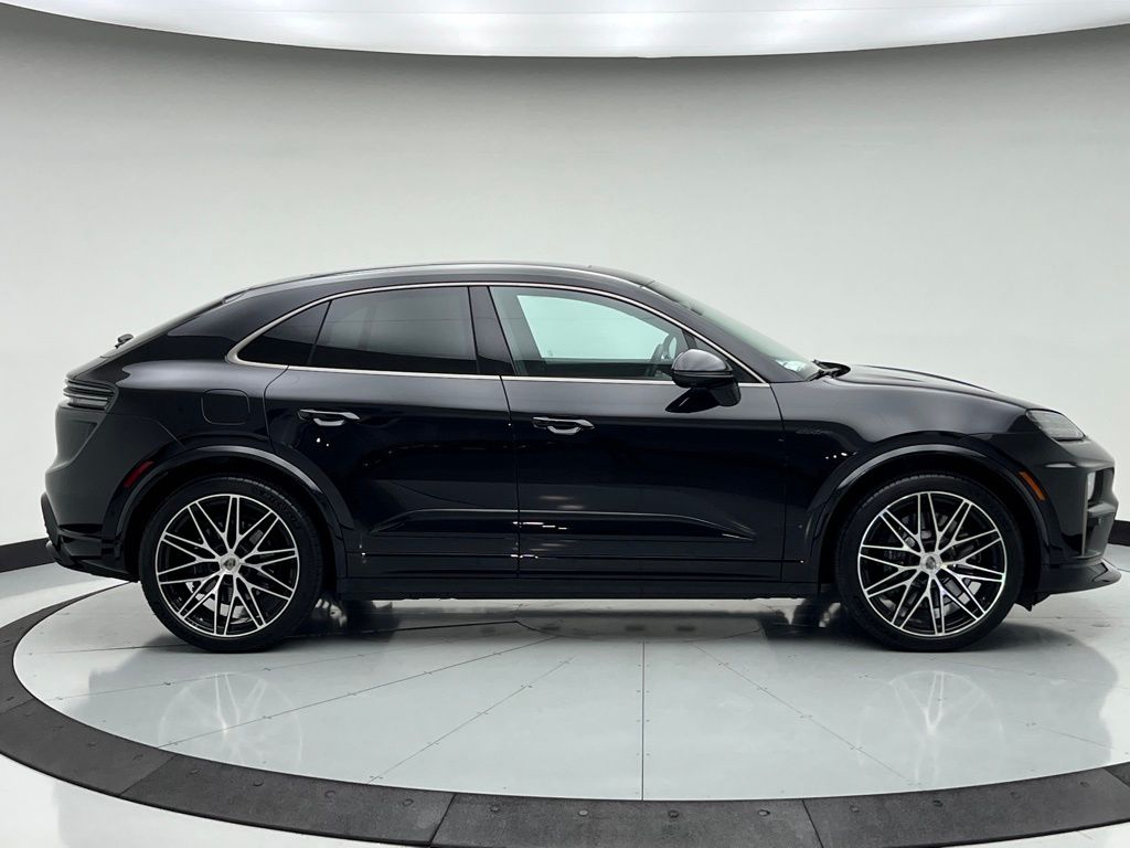 Thumbnail: 2025 Porsche Macan - 8