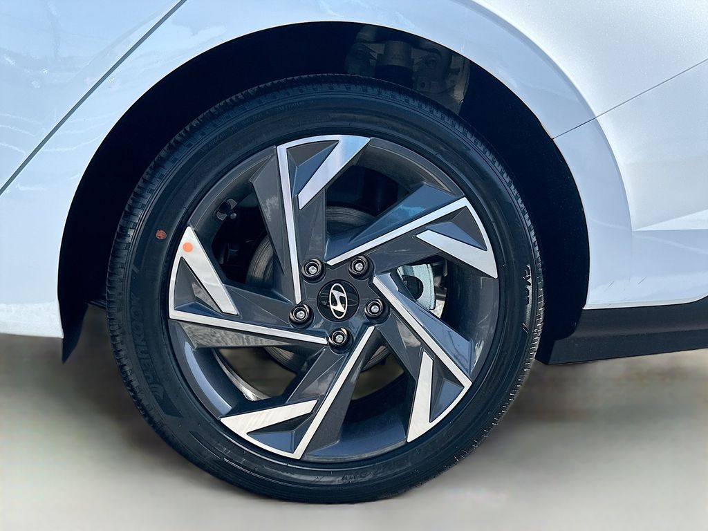 2025 Hyundai Elantra Blue 23