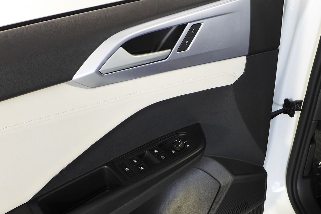 Thumbnail: 2025 Volkswagen Taos - 12