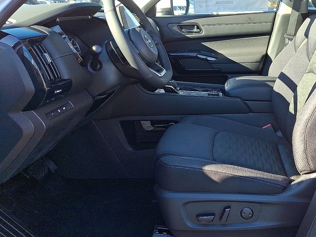 Thumbnail: 2025 Nissan Pathfinder - 8